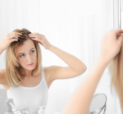 Jak powstrzymać wypadanie włosów