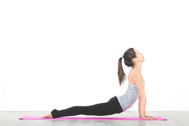 Czy warto ćwiczyć jogę w domu? –
